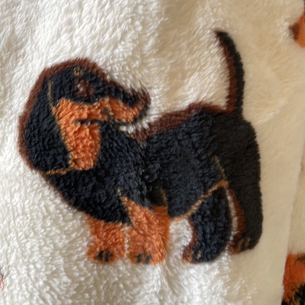 Dachshund themed throw blanket. - Picture 9 of 9